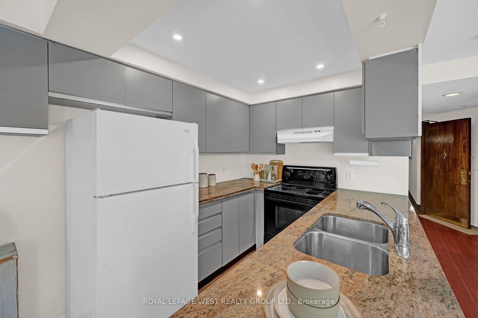 21 George St, #205