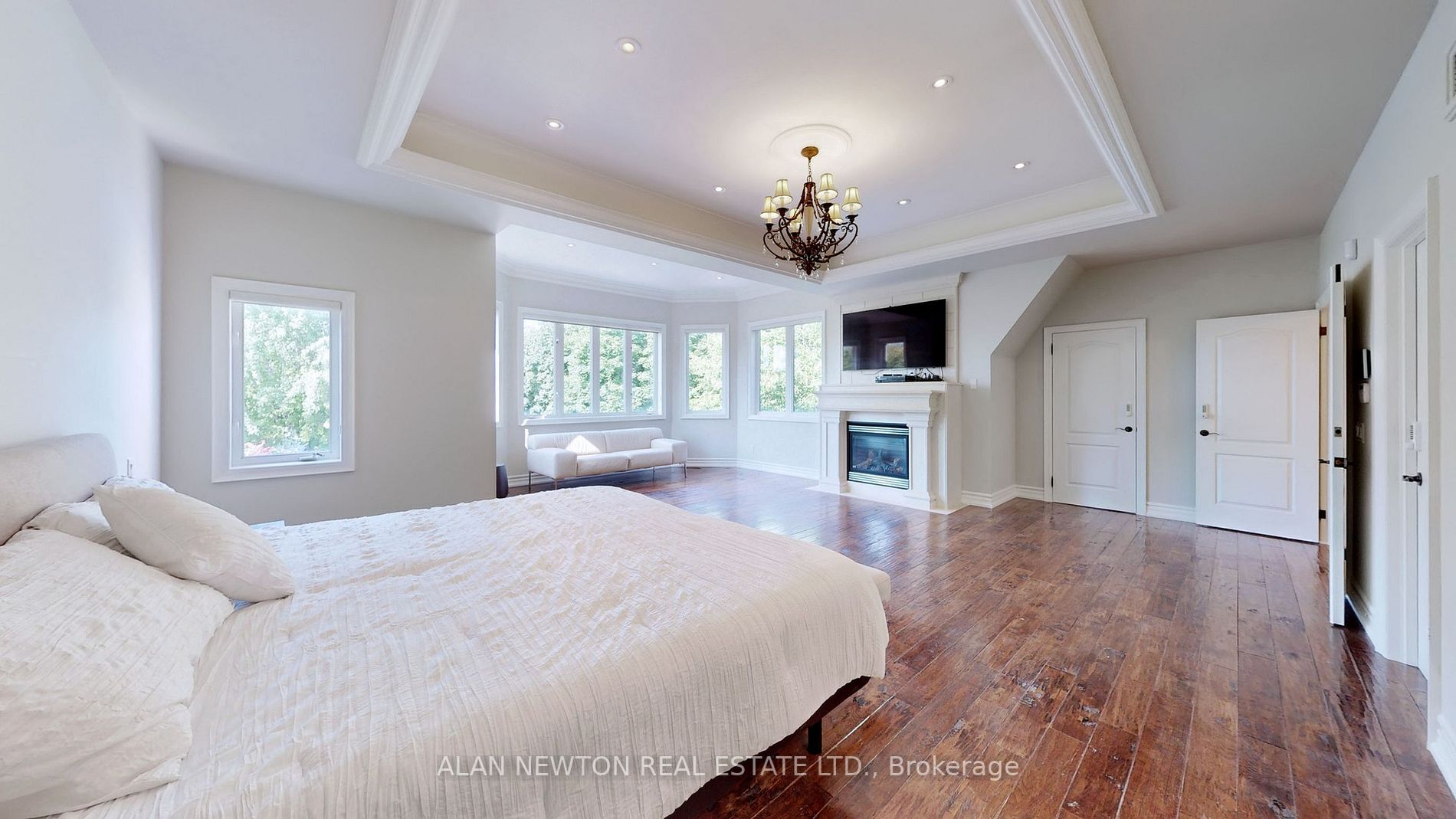 160 King High Dr