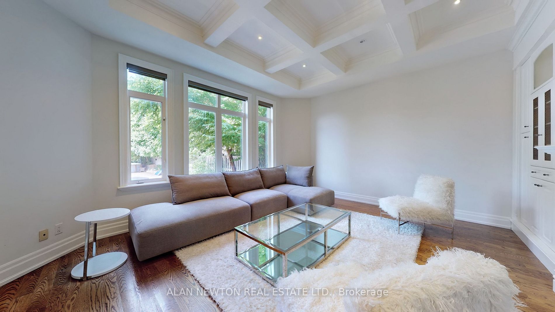 160 King High Dr