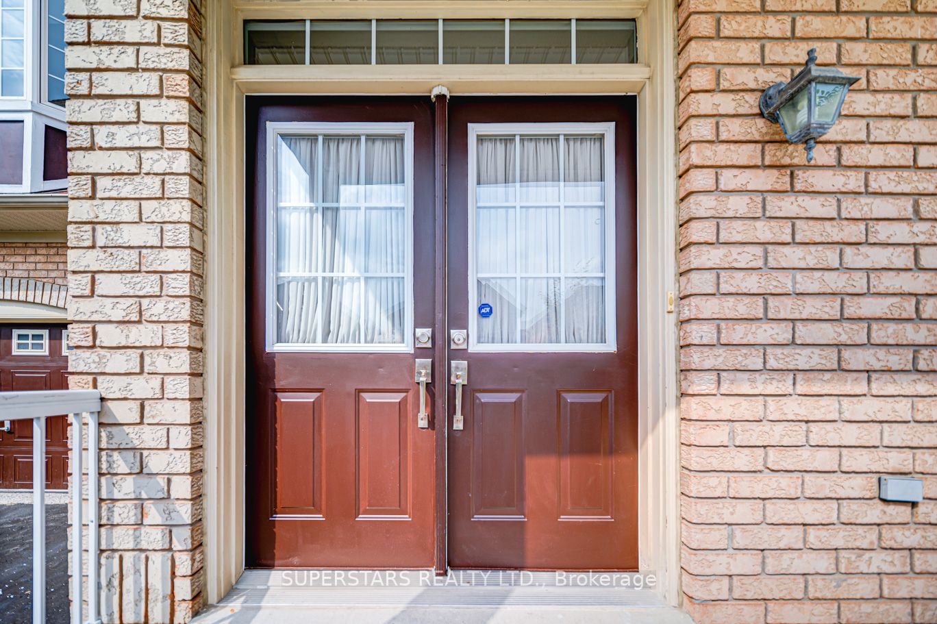 22 Ayhart St