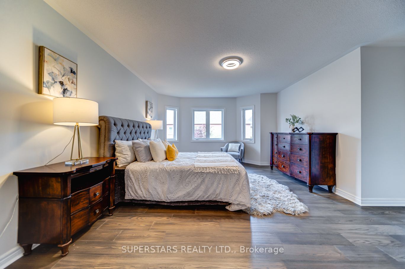 22 Ayhart St