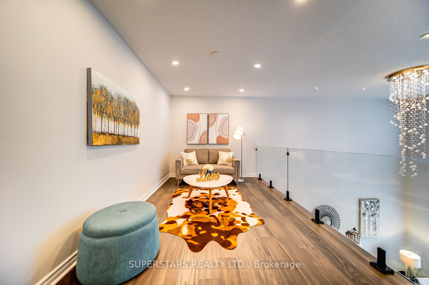 22 Ayhart St