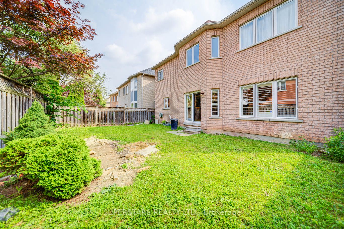 22 Ayhart St