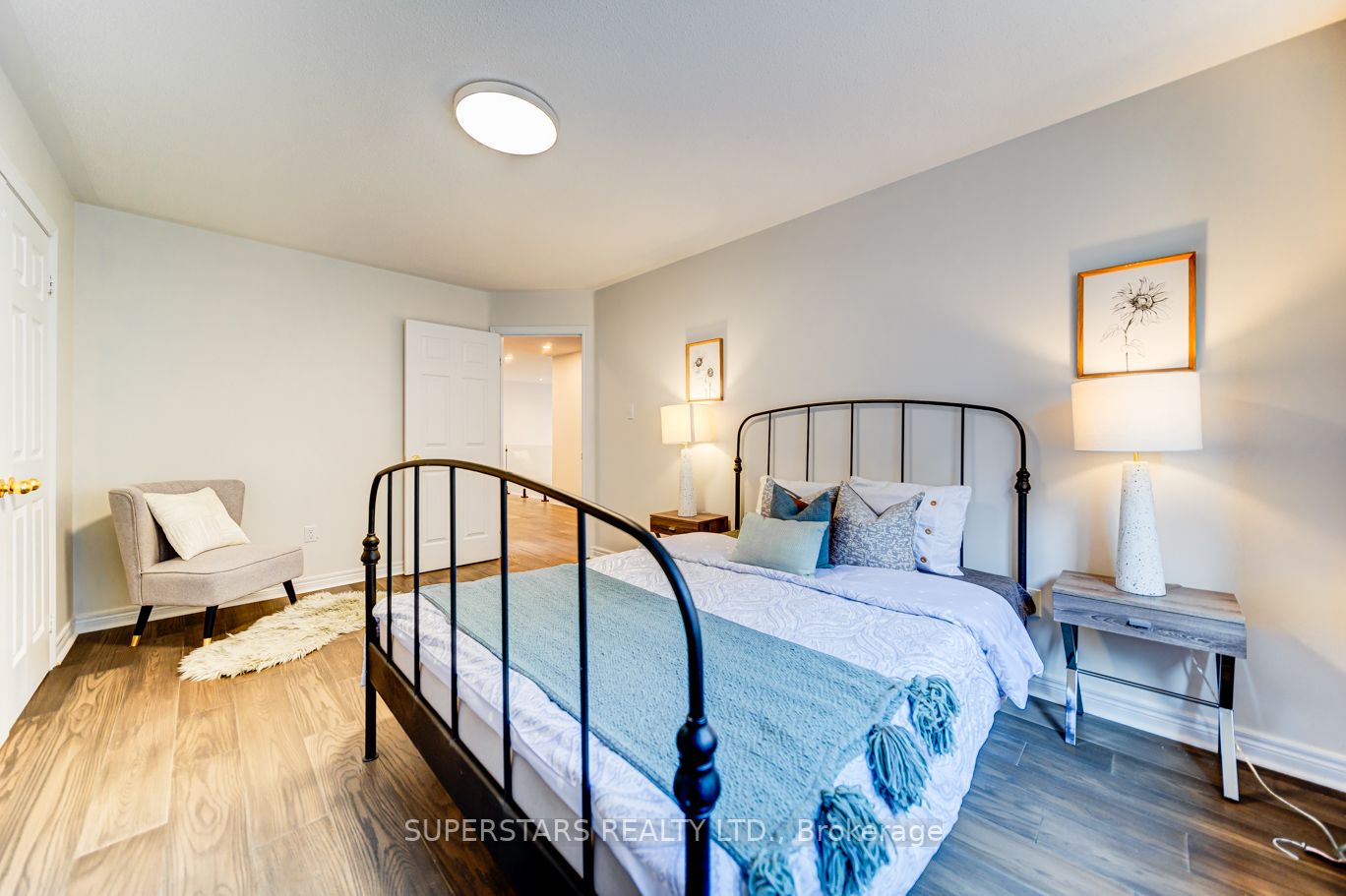 22 Ayhart St