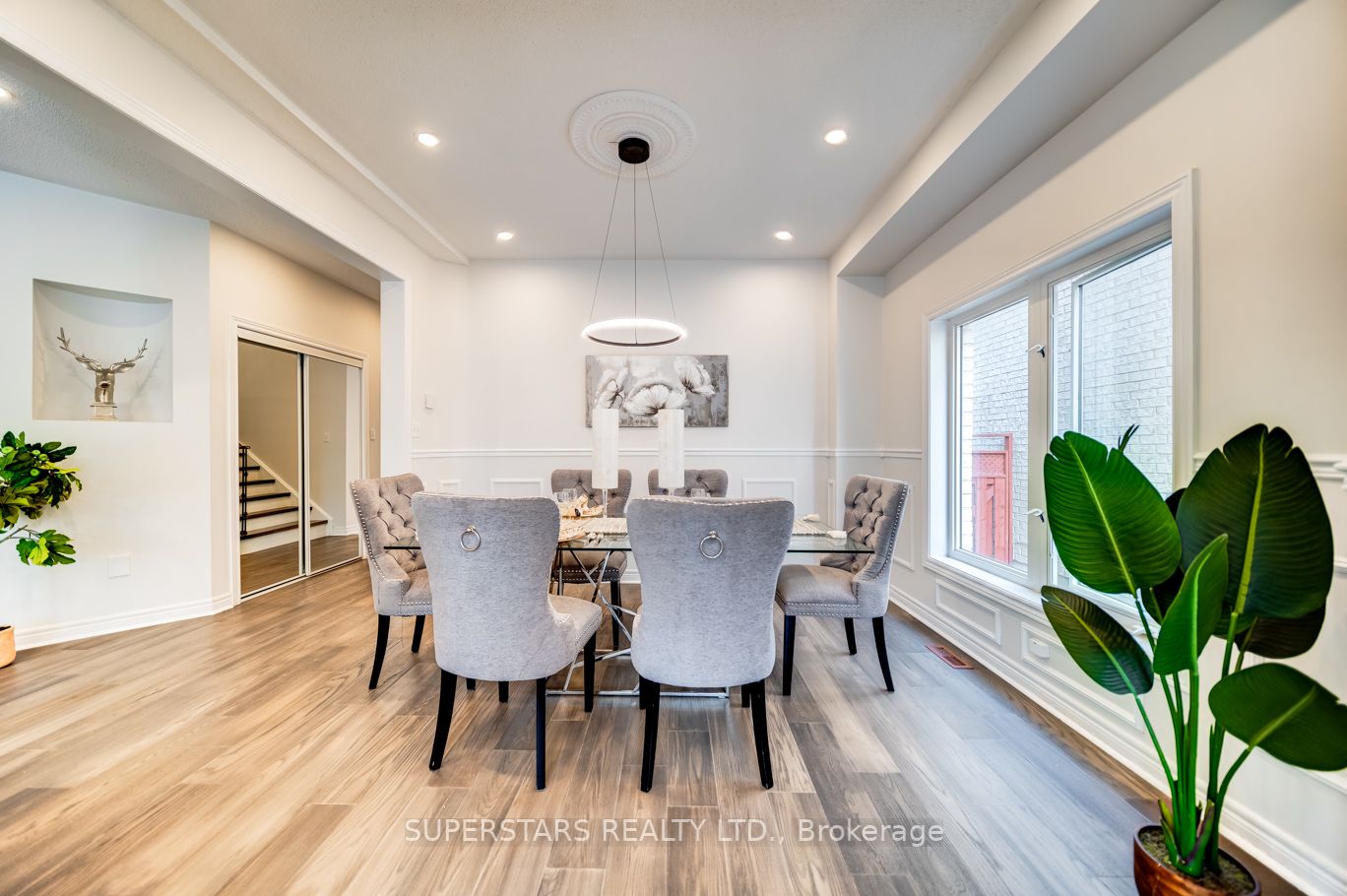 22 Ayhart St