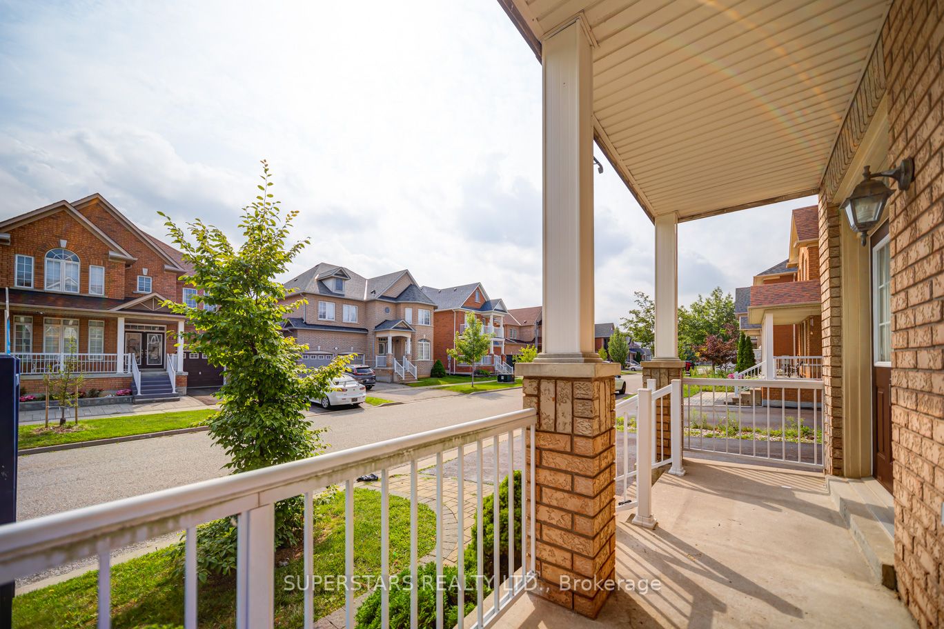 22 Ayhart St