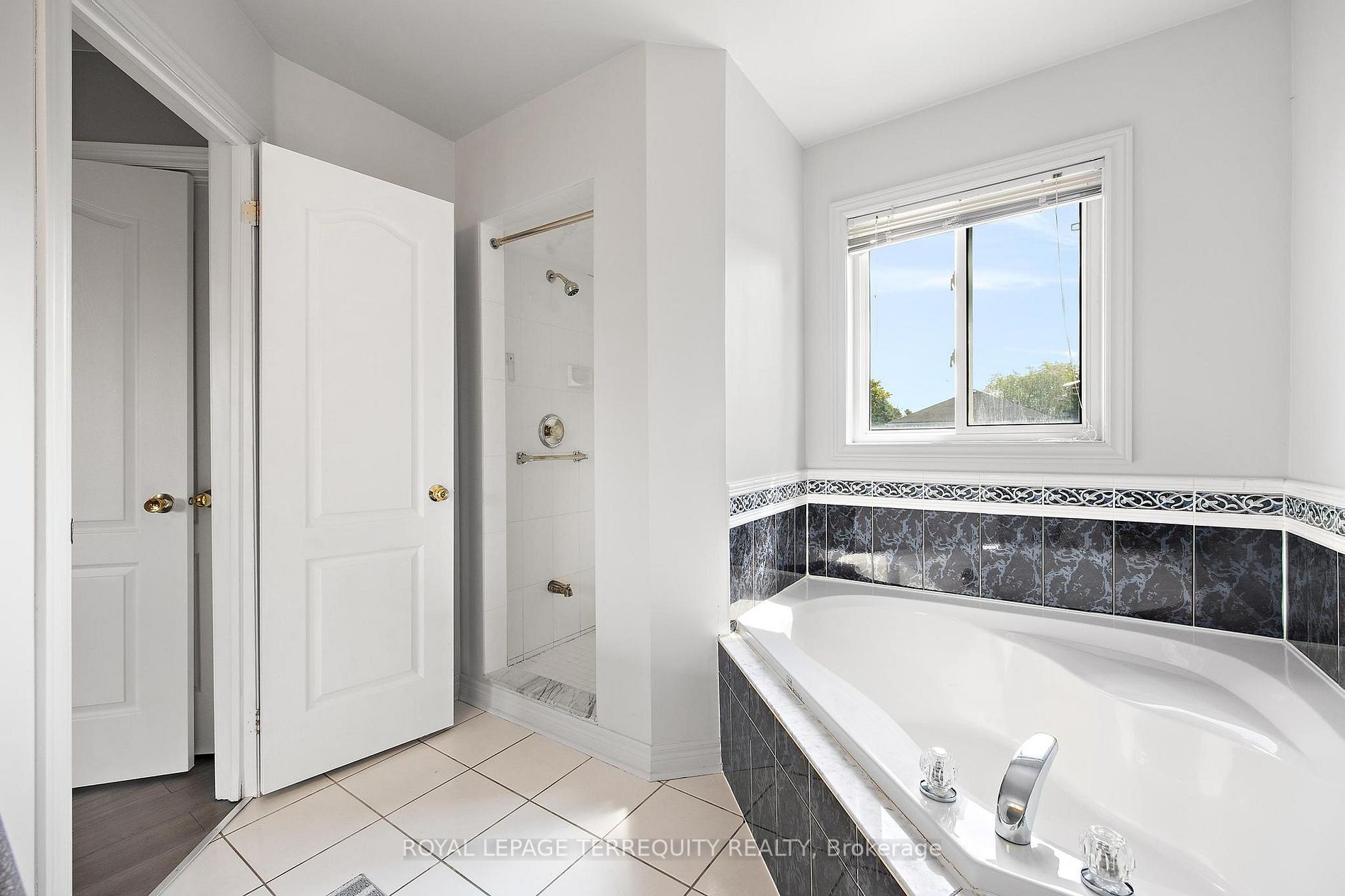 2263 Jack Cres