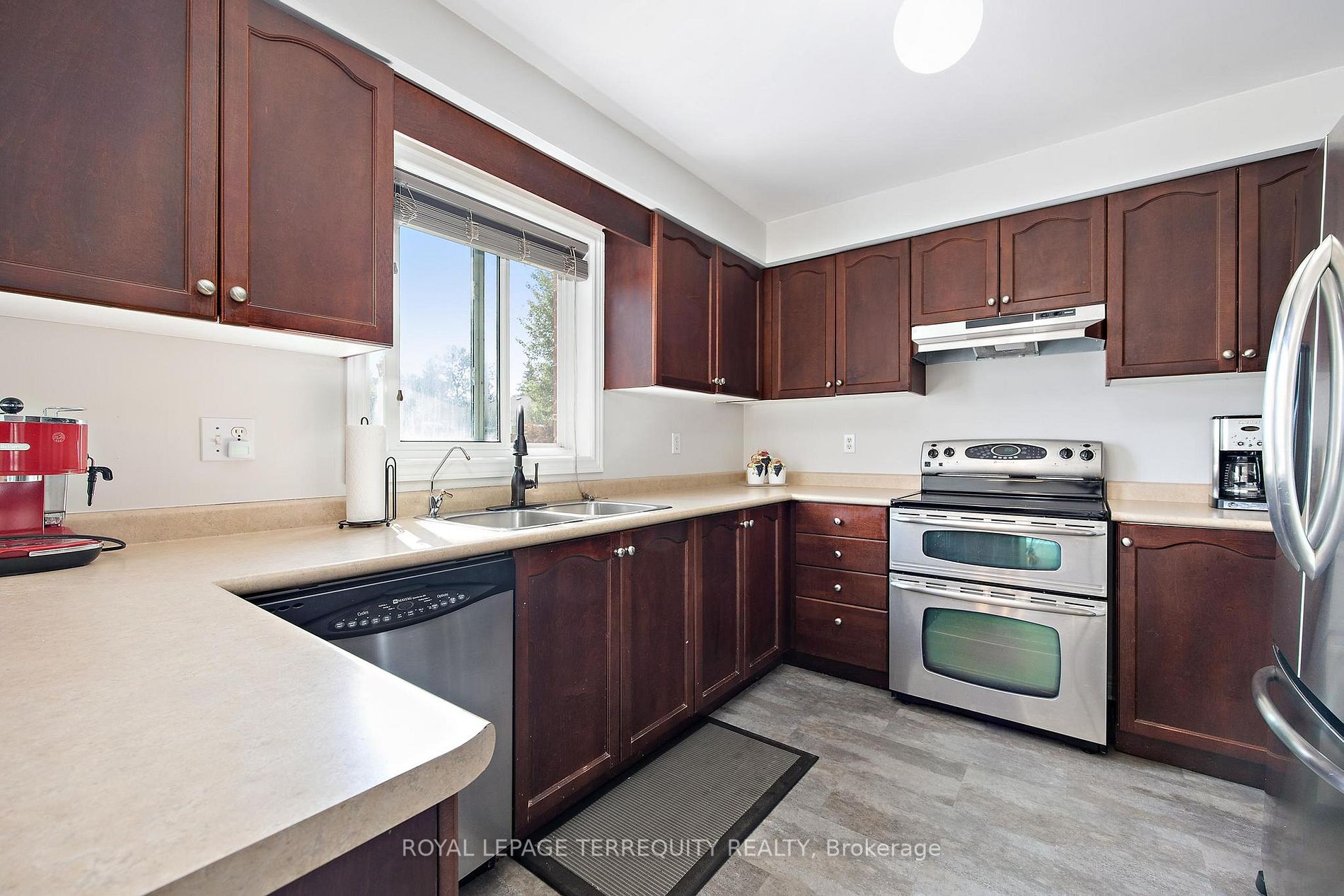 2263 Jack Cres