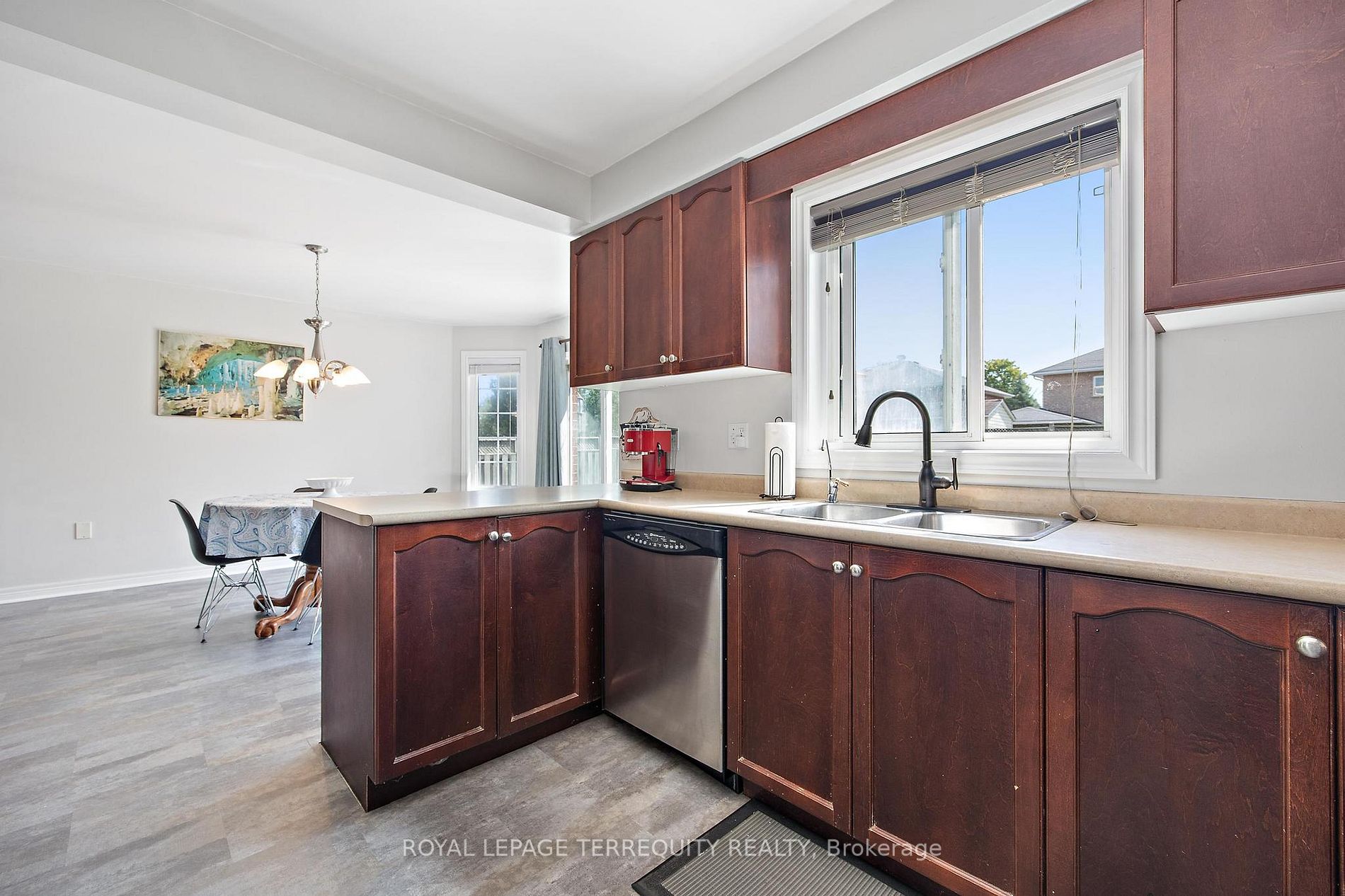 2263 Jack Cres
