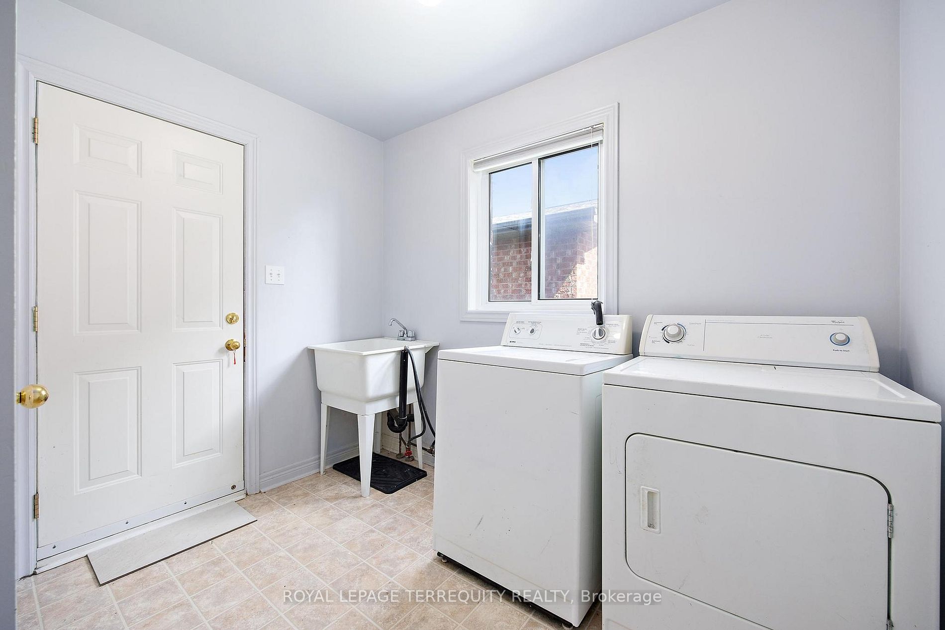 2263 Jack Cres