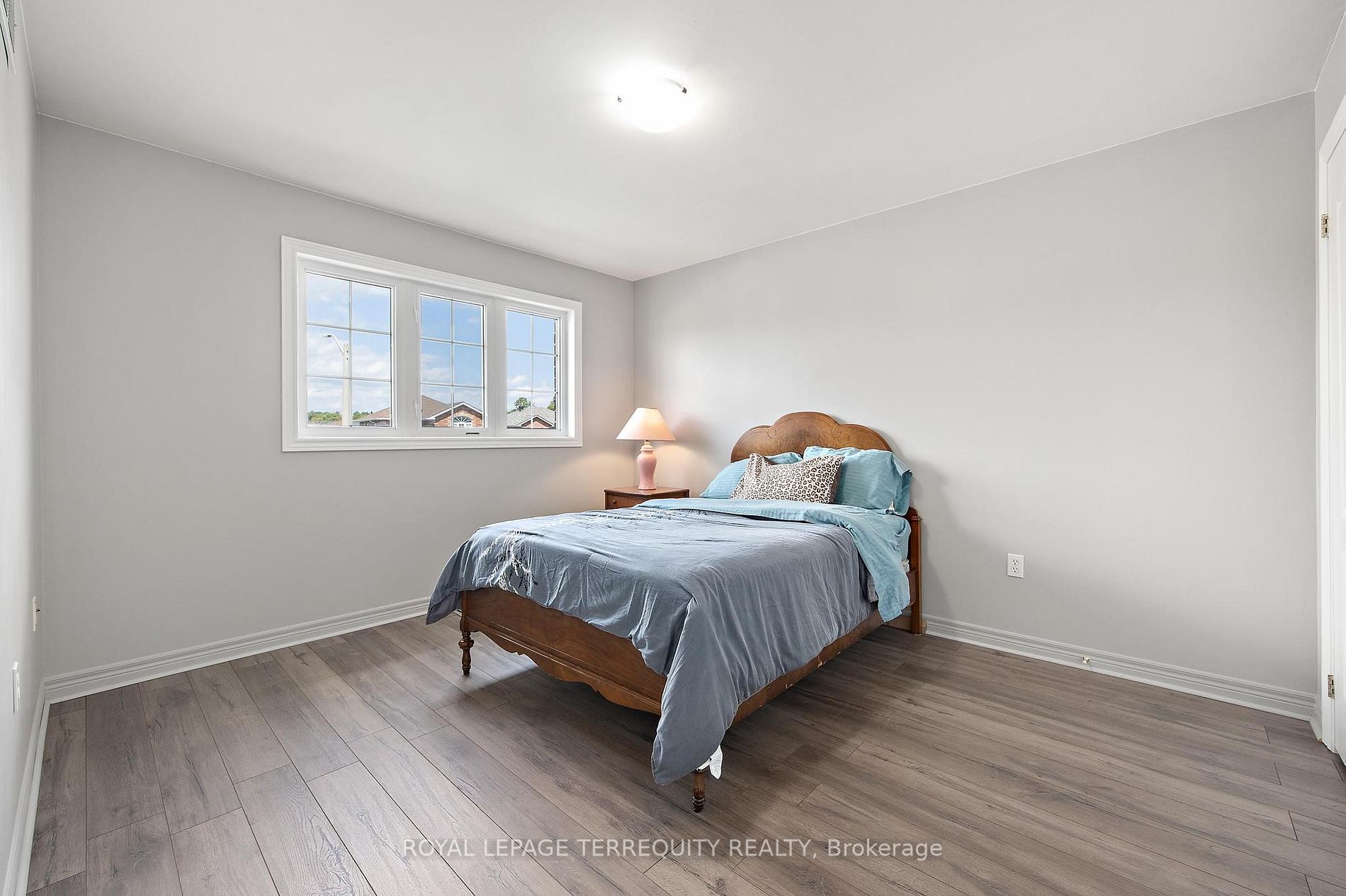 2263 Jack Cres