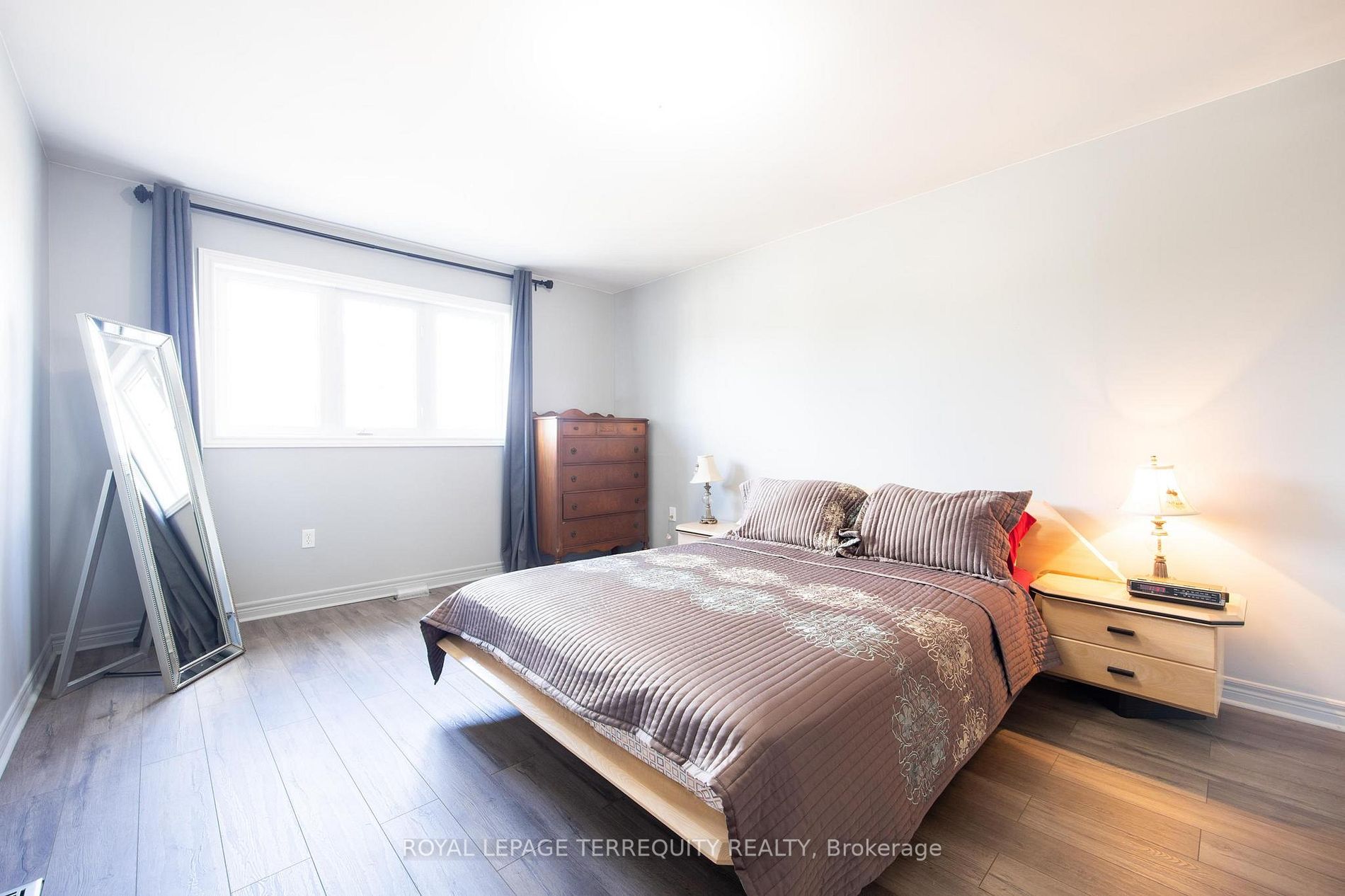 2263 Jack Cres