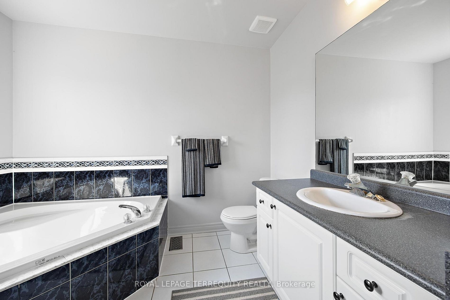 2263 Jack Cres