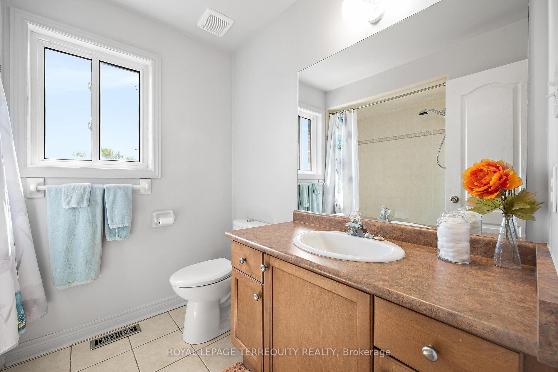 2263 Jack Cres