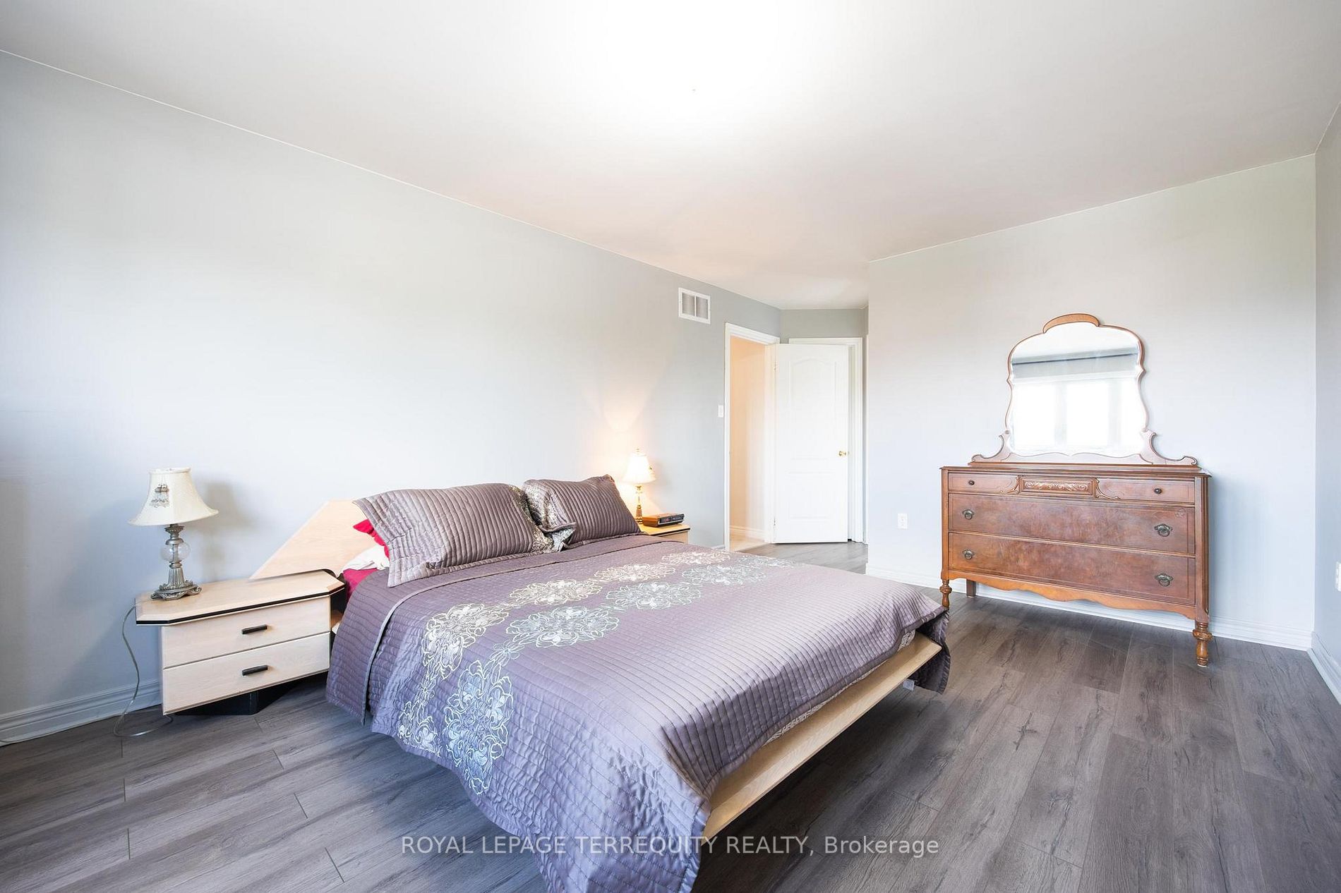 2263 Jack Cres