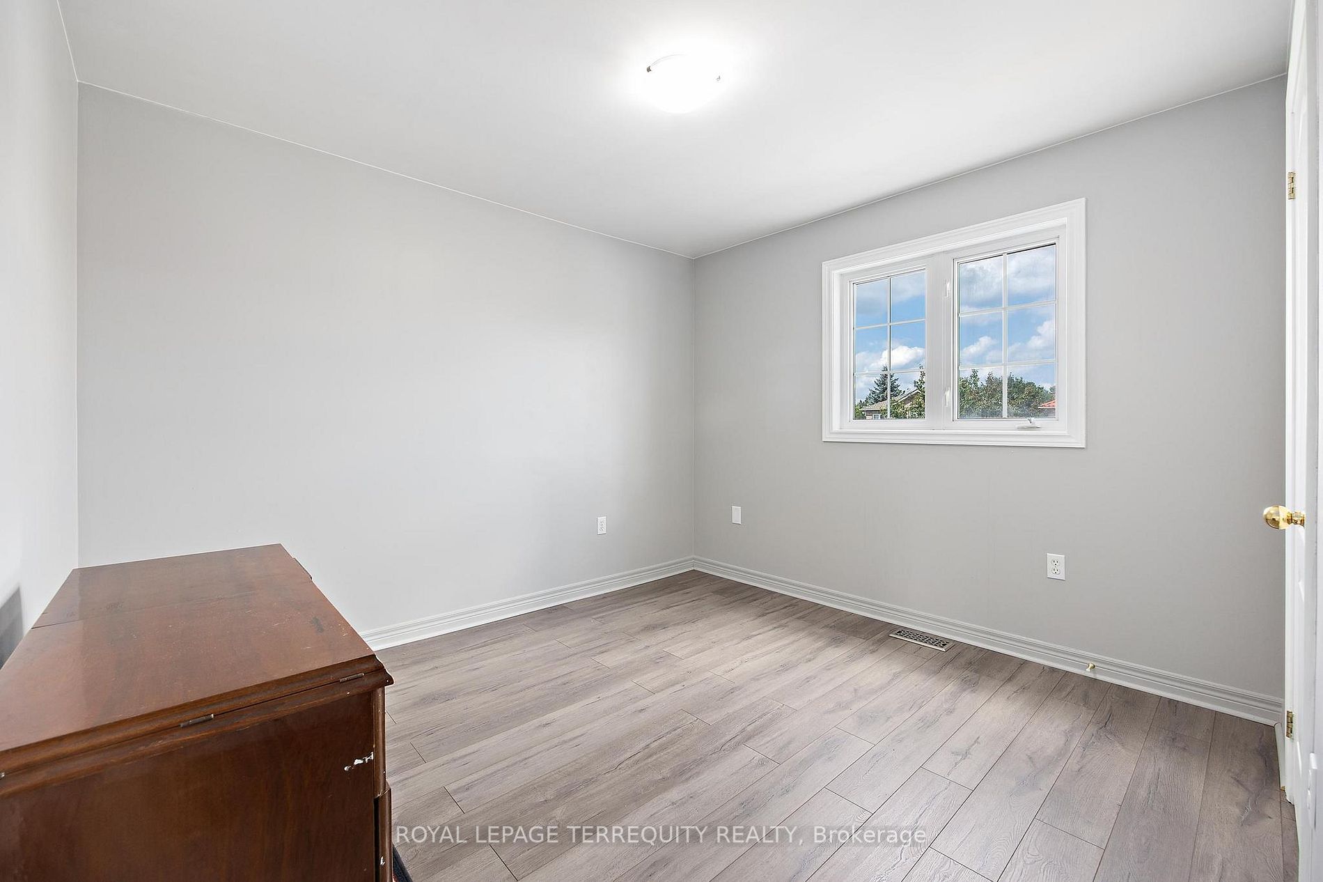 2263 Jack Cres