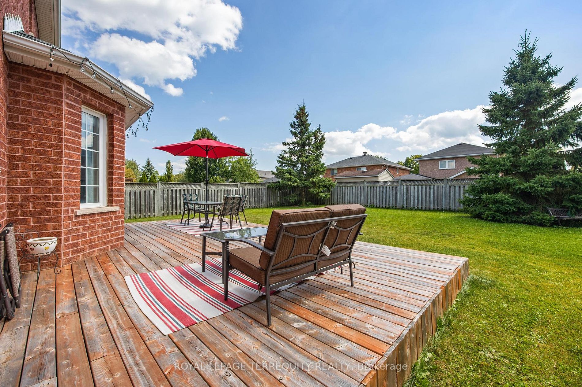 2263 Jack Cres