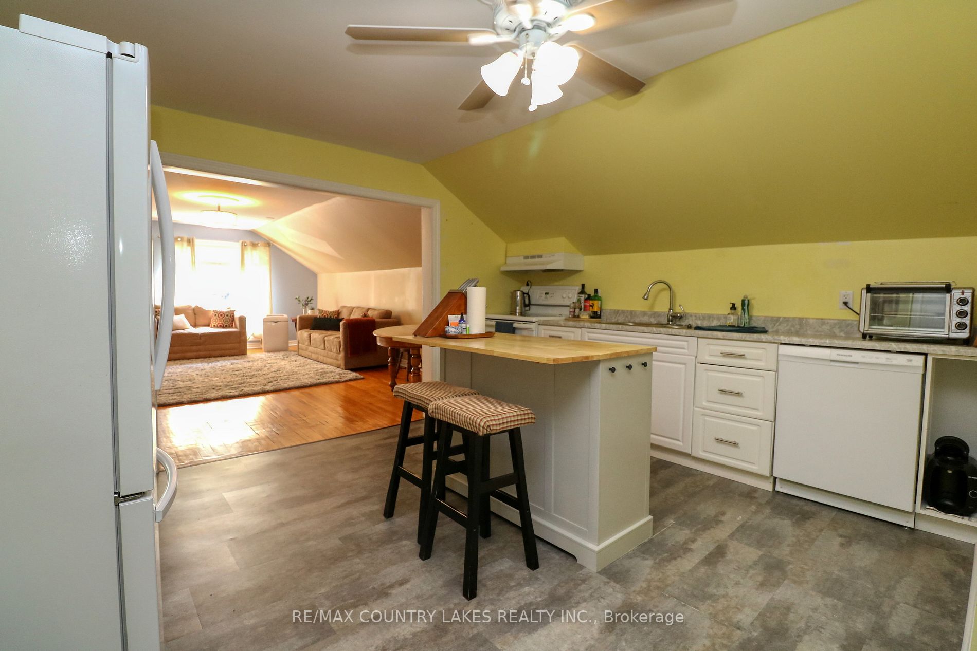 342 Simcoe St