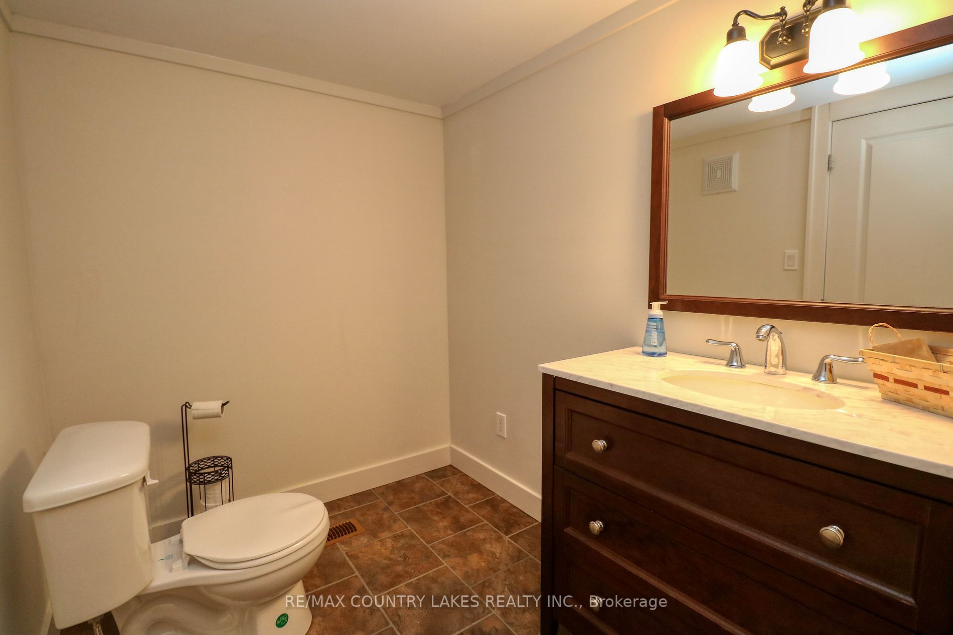 342 Simcoe St