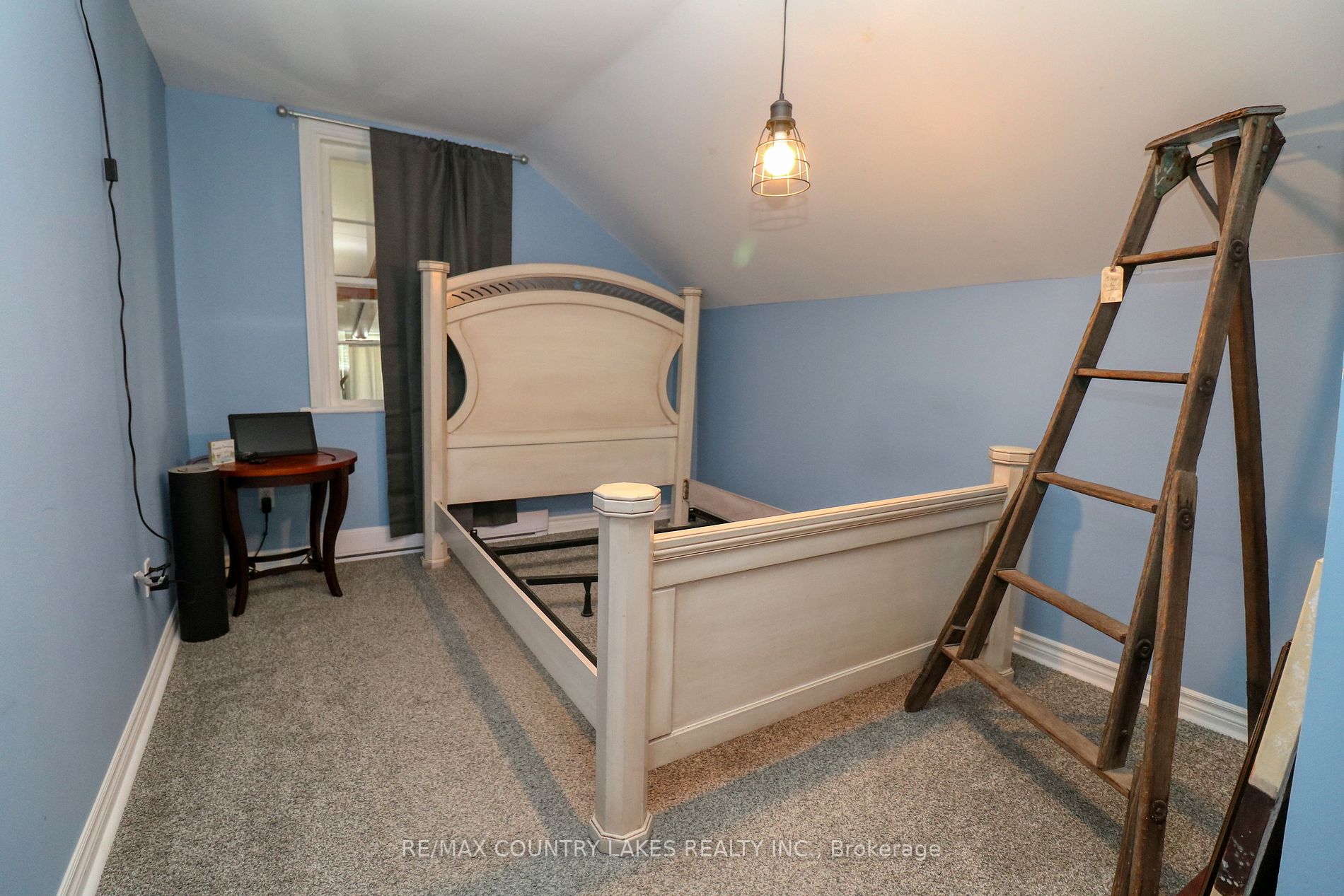 342 Simcoe St