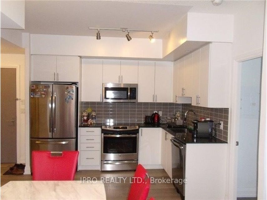 7165 Yonge St, #1902