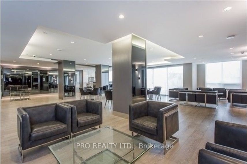 7165 Yonge St, #1902