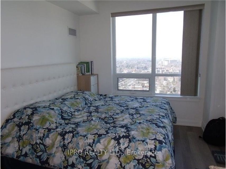 7165 Yonge St, #1902