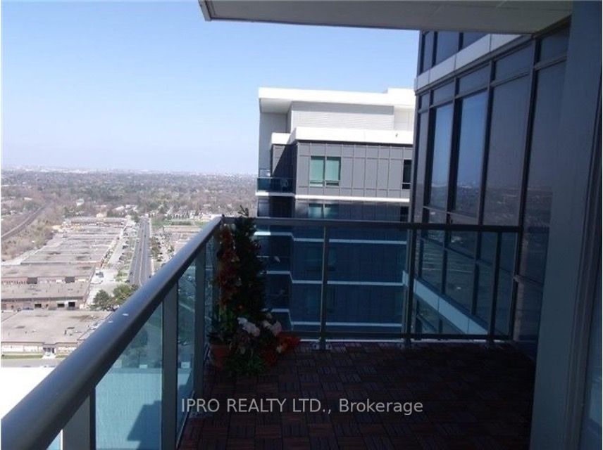 7165 Yonge St, #1902