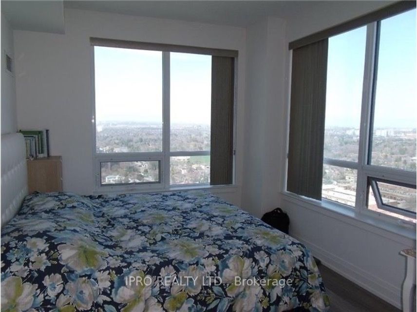 7165 Yonge St, #1902