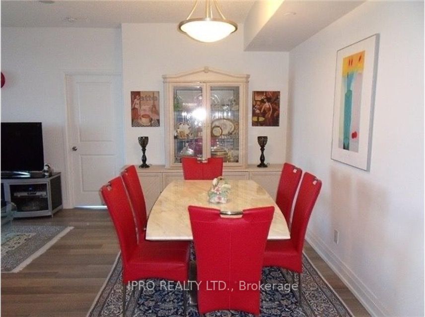 7165 Yonge St, #1902