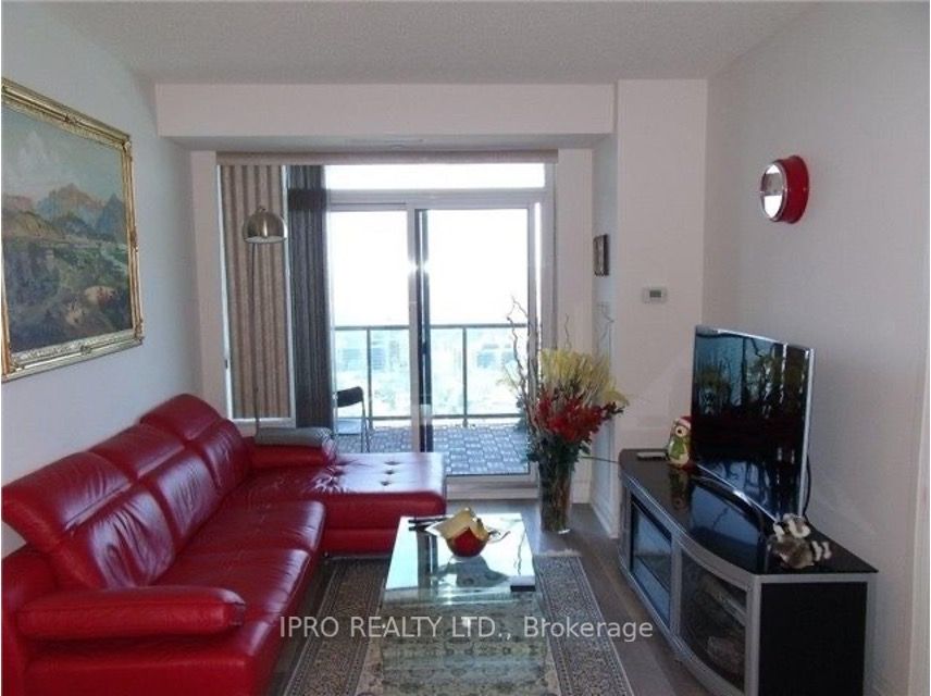7165 Yonge St, #1902