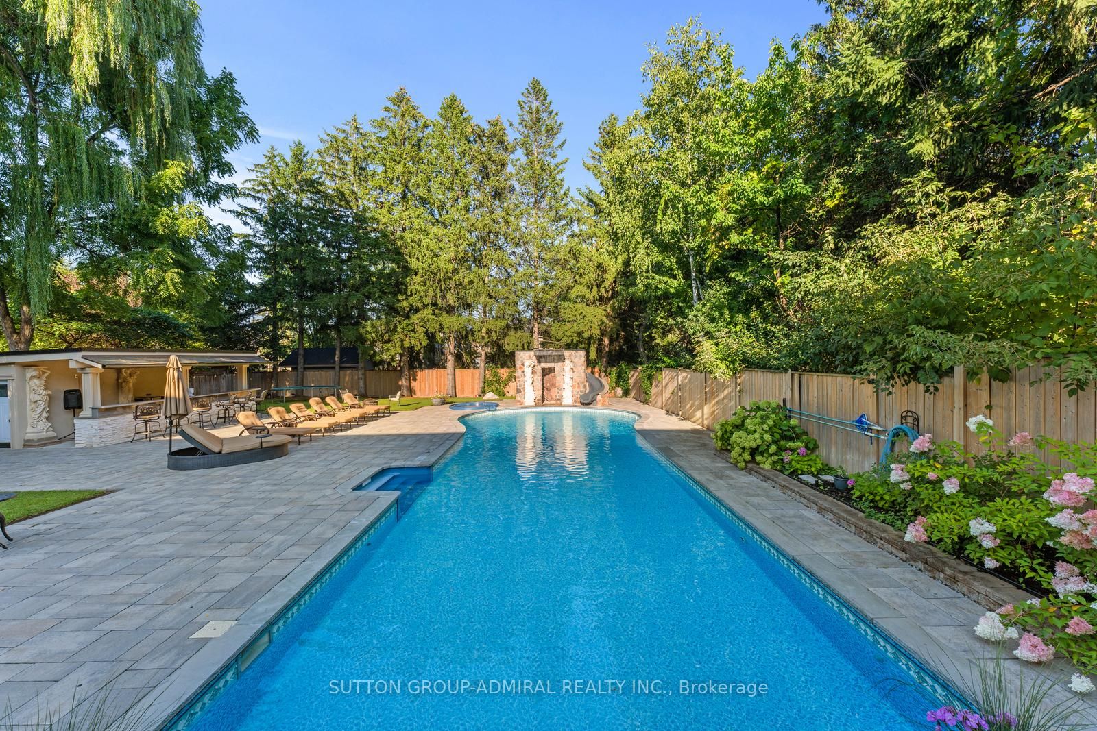 7 Fairview Ave