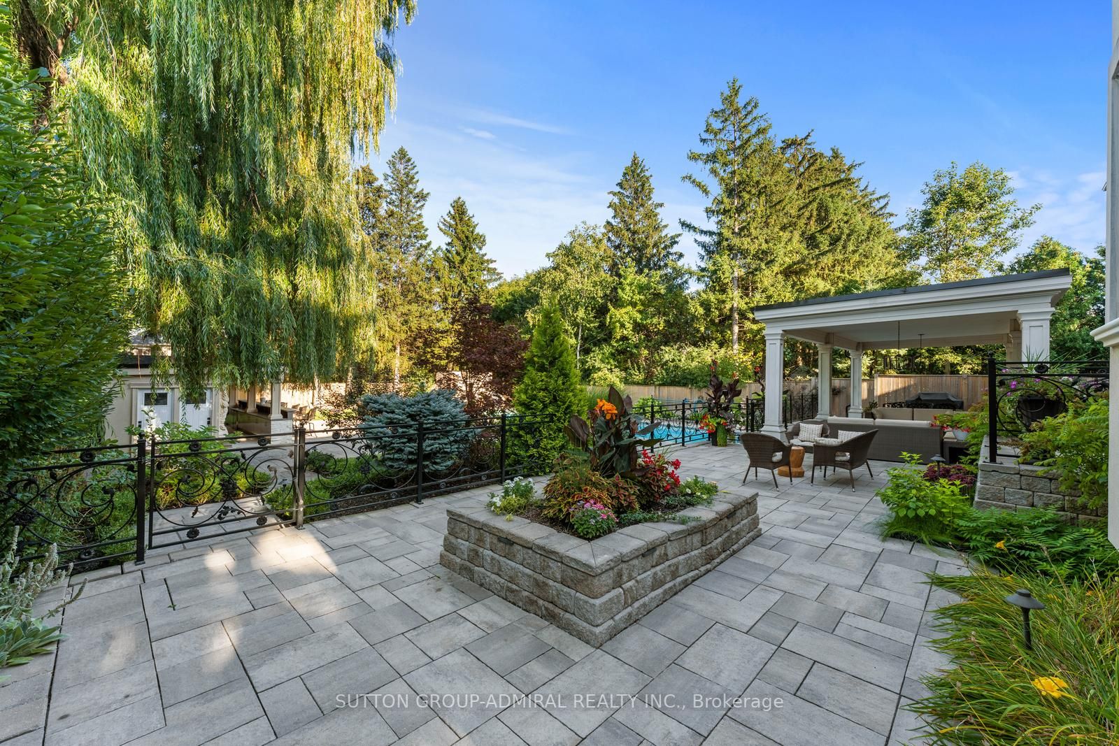 7 Fairview Ave
