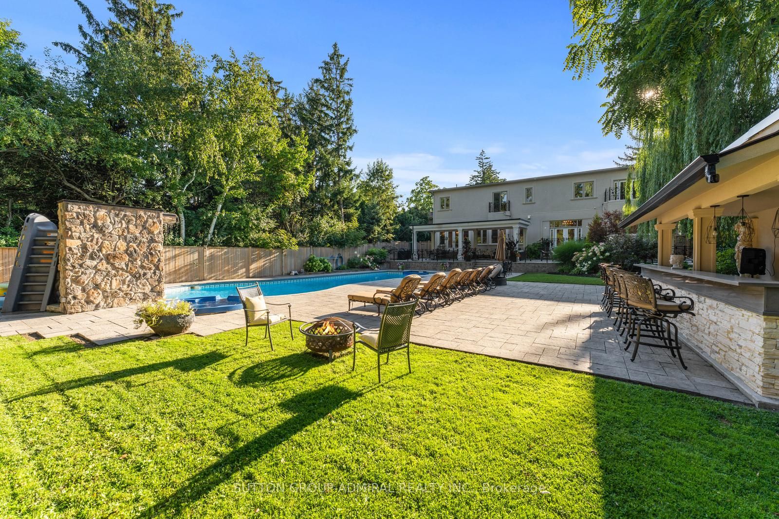 7 Fairview Ave