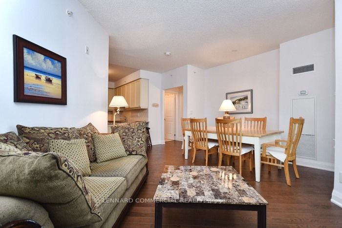 12 Woodstream Blvd, #414