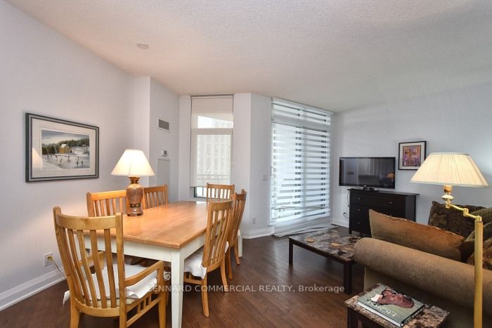 12 Woodstream Blvd, #414