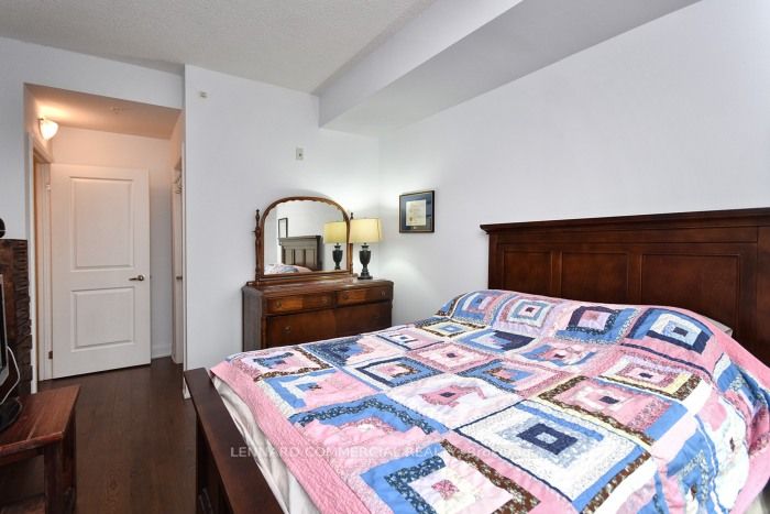 12 Woodstream Blvd, #414