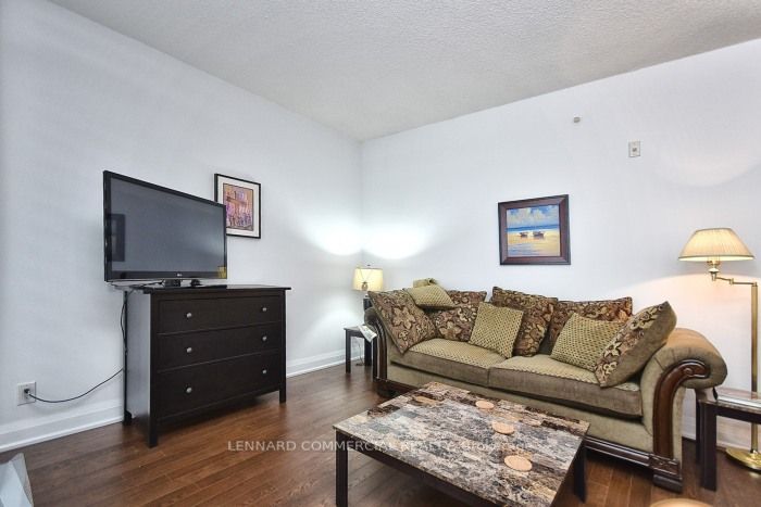 12 Woodstream Blvd, #414