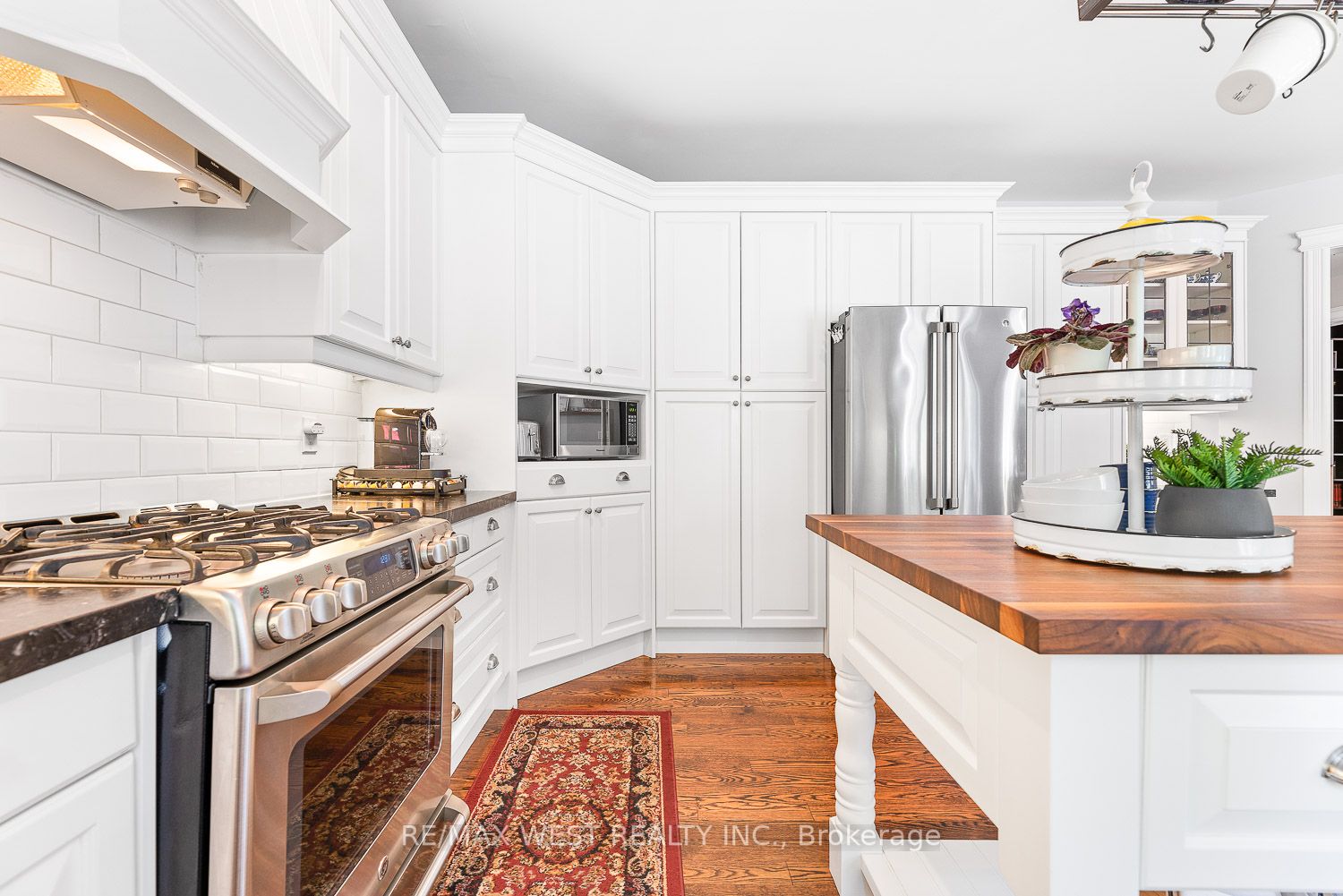 82 English Daisy Crt