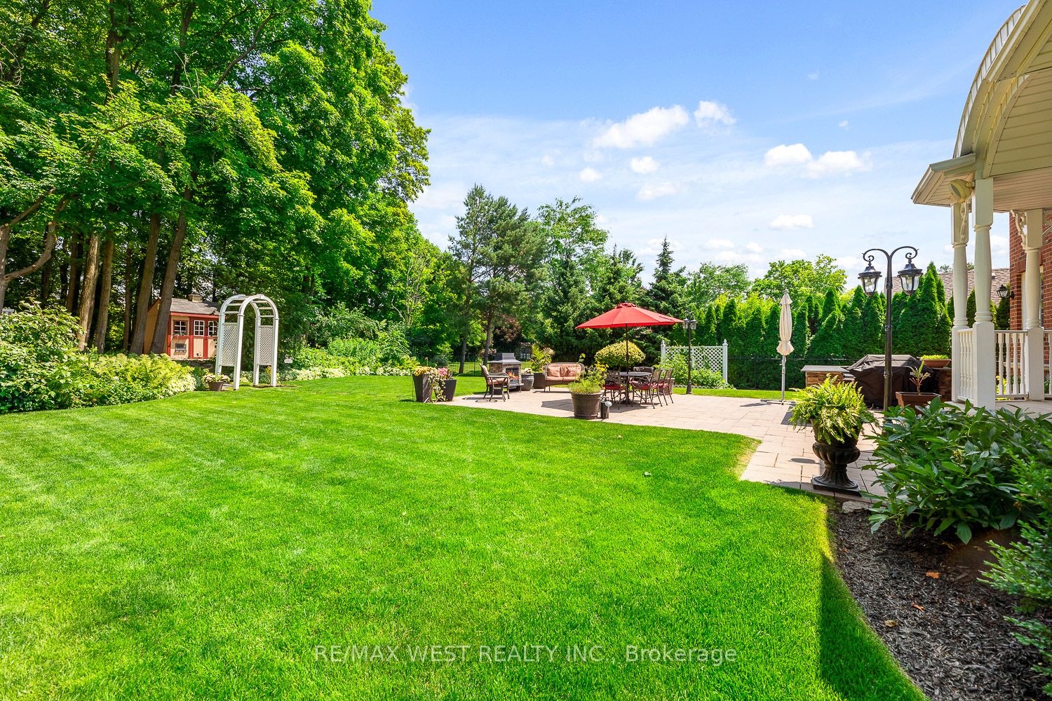 82 English Daisy Crt