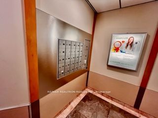 7131 Bathurst St, #202