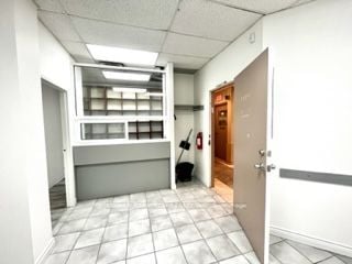 7131 Bathurst St, #202