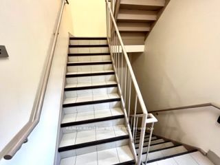 7131 Bathurst St, #202