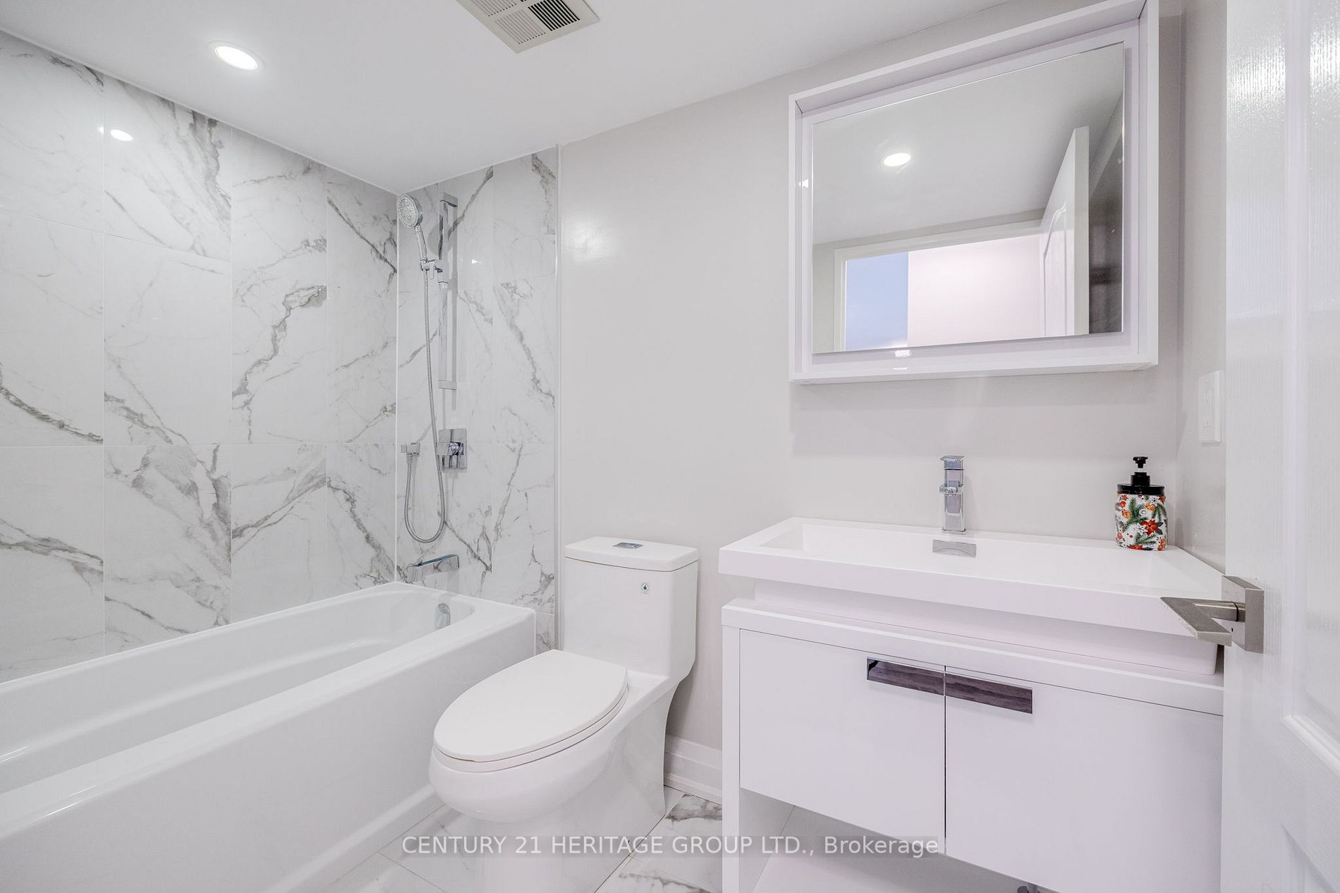 7 Townsgate Dr, #707