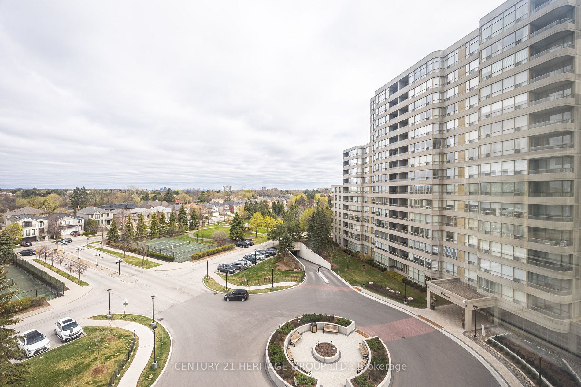 7 Townsgate Dr, #707