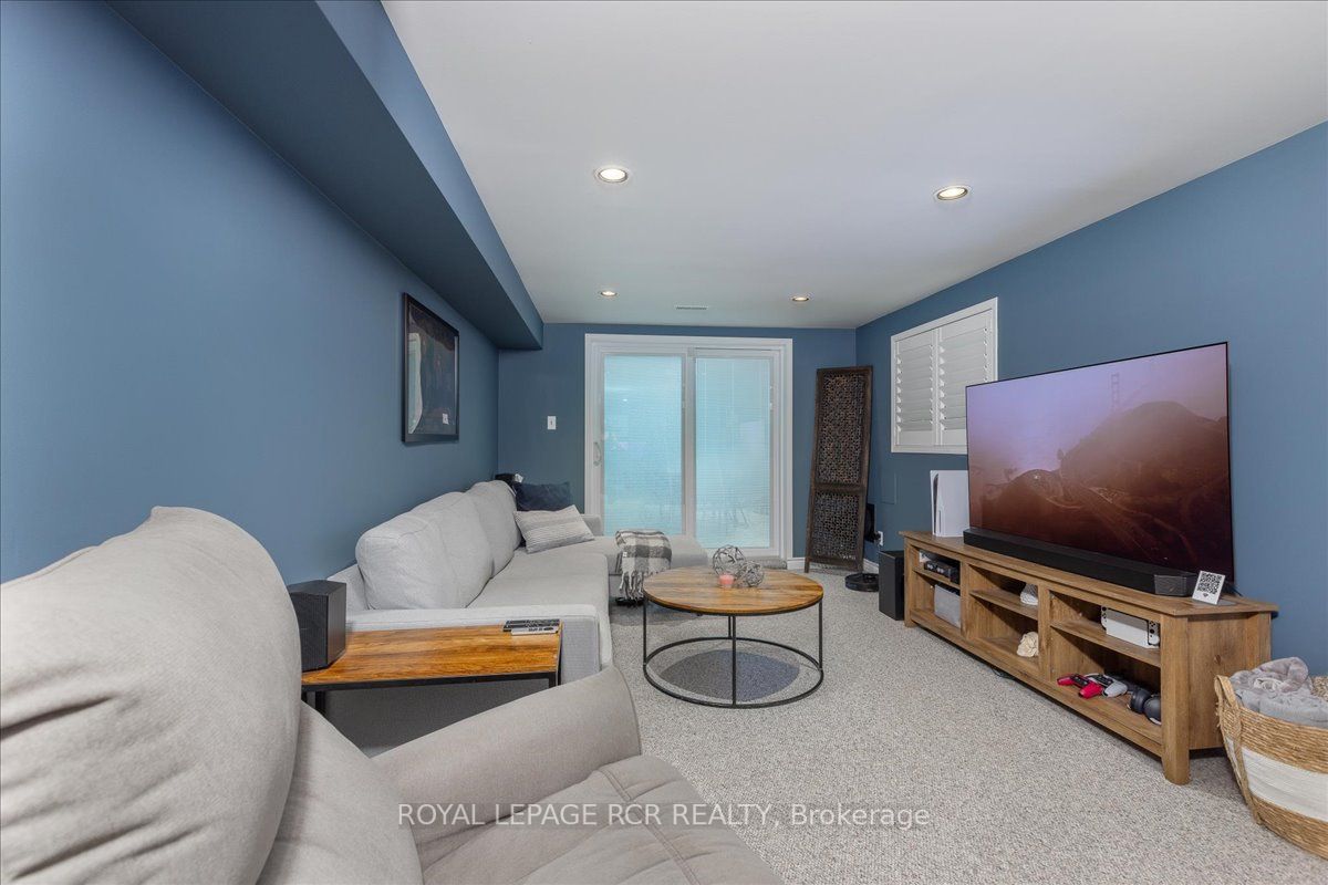 2 Kearns Dr