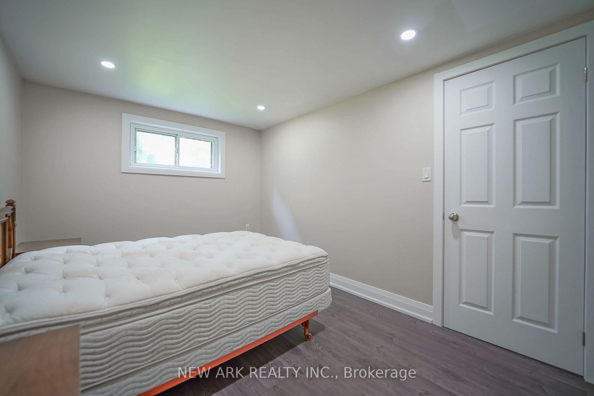 50 Coral Harbour Cres, #Unit B