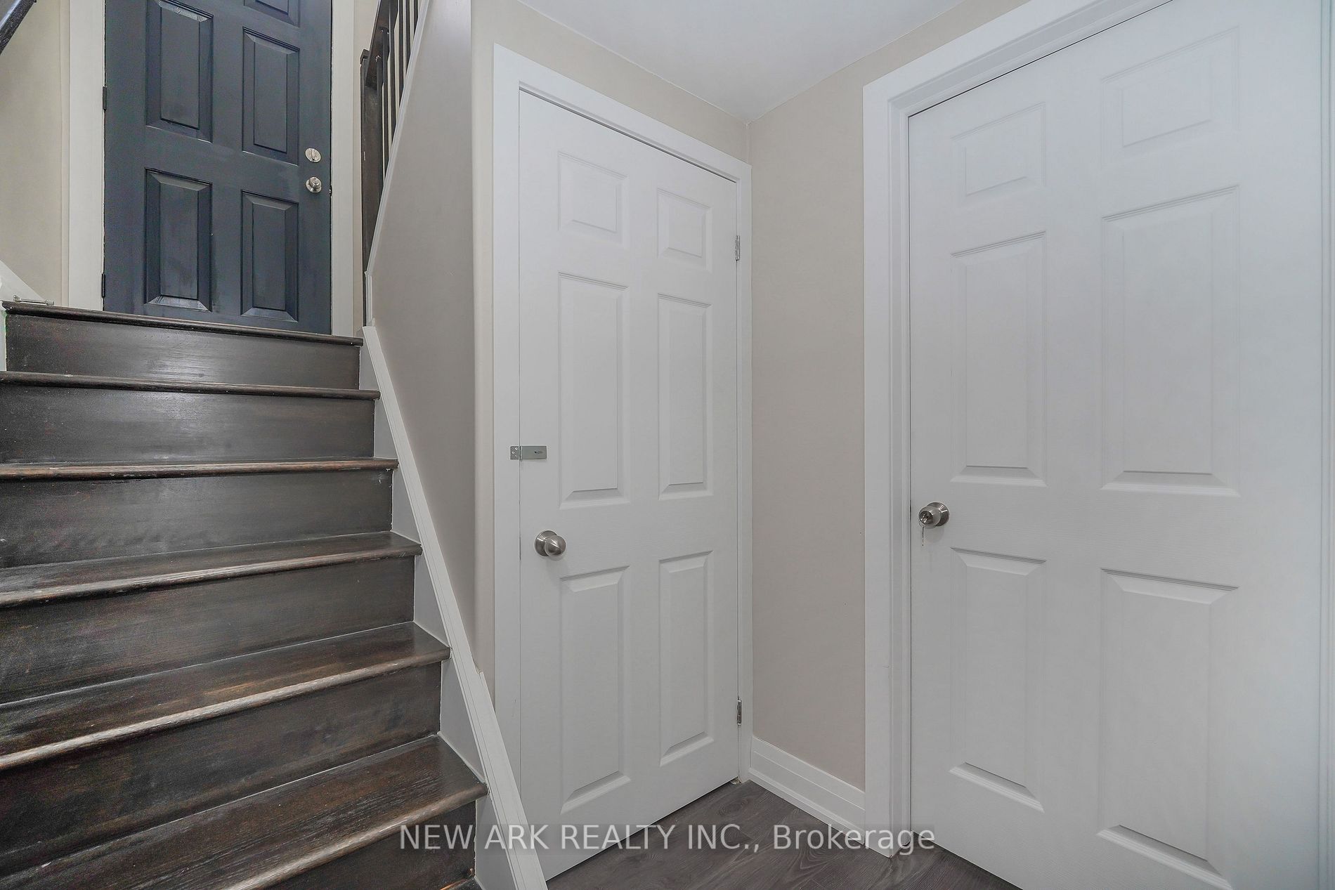 50 Coral Harbour Cres, #Unit B