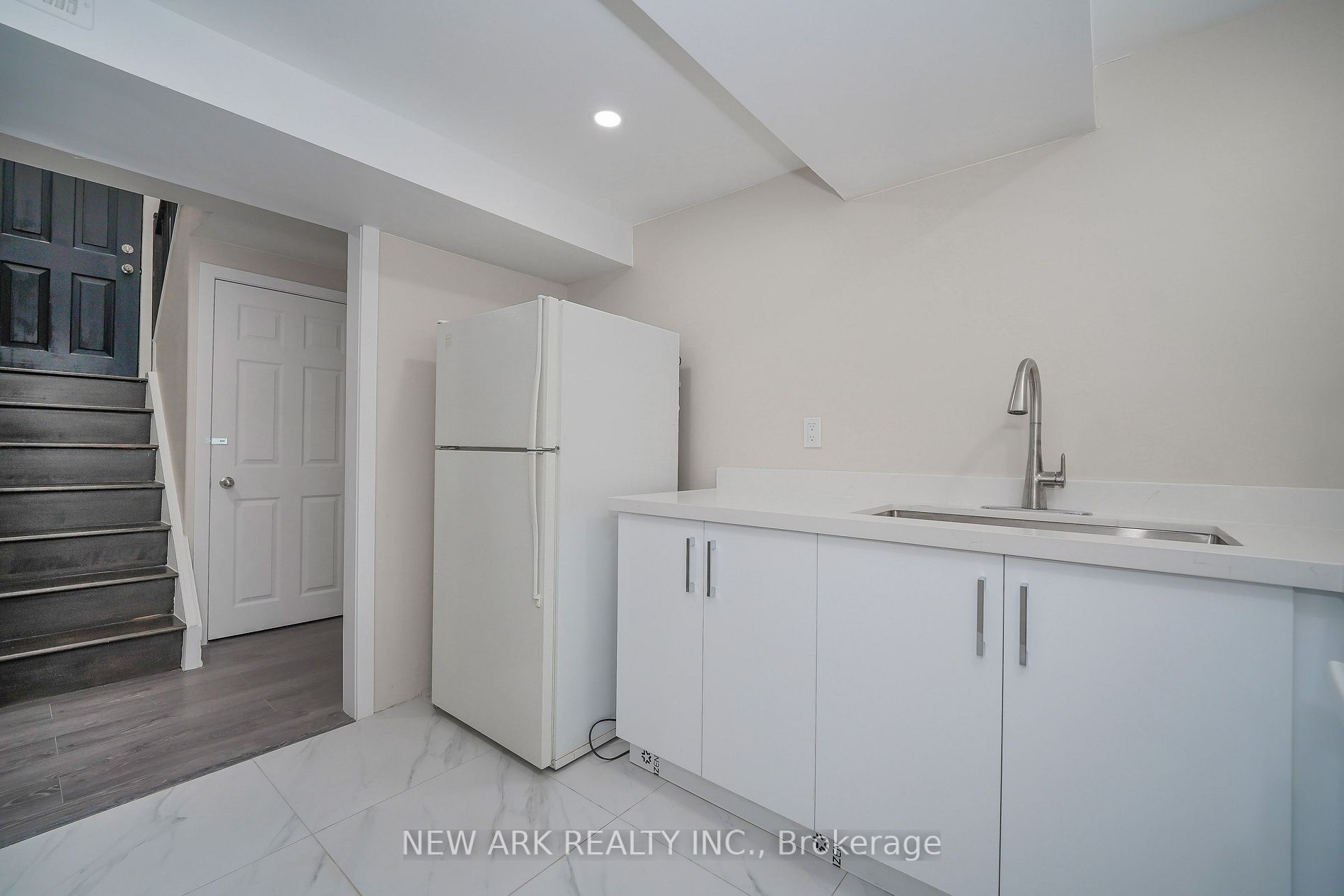 50 Coral Harbour Cres, #Unit B