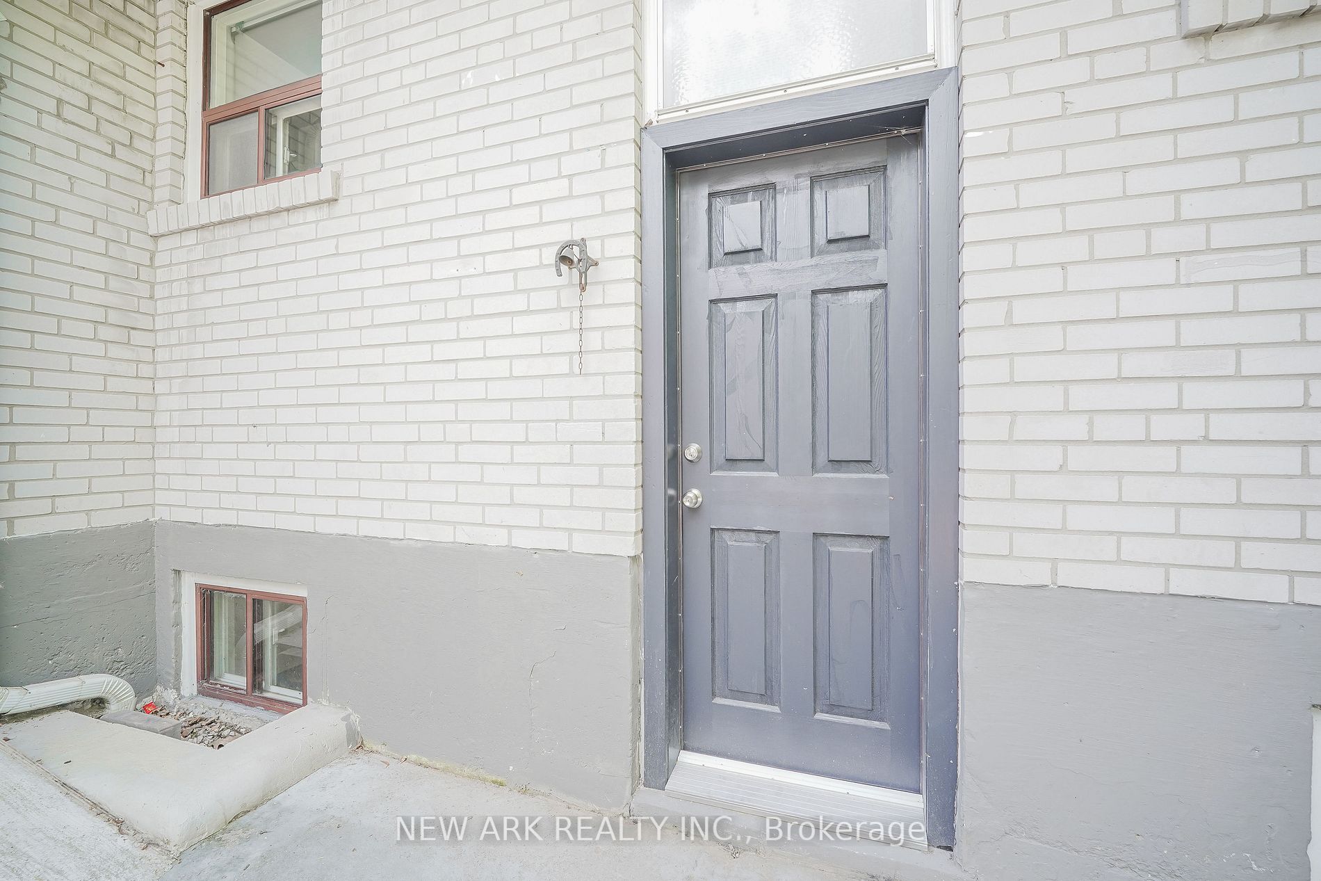 50 Coral Harbour Cres, #Unit B